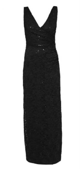 Czarna suknia z dekoltem 