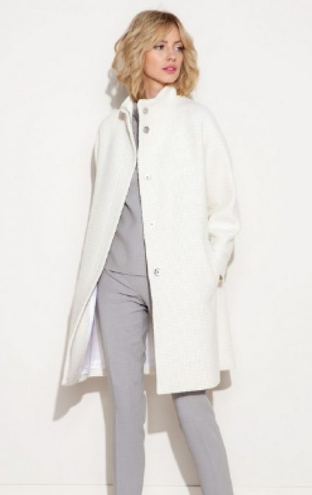 Biały, elegancki płaszcz