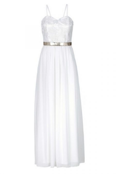 Biała suknia maxi z metalicznym paskiem