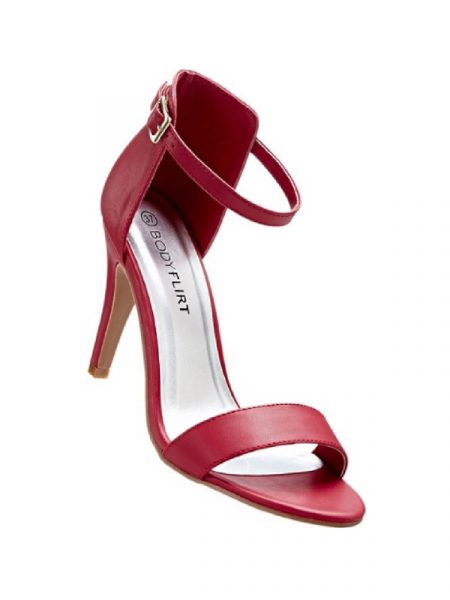 Czerwone, eleganckie sandały na szpilce