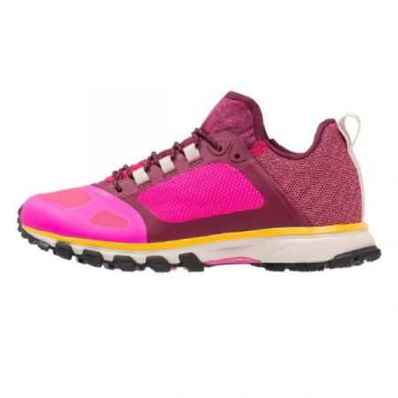 Różowe buty do biegania marki Adidas