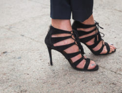 Modne sandały na obcasie na lato przydadzą się każdej eleganckiej kobiecie