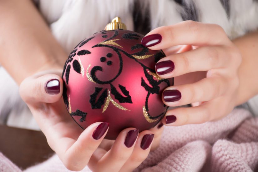 Poznaj pomysły na zachwycający manicure świąteczny 2020