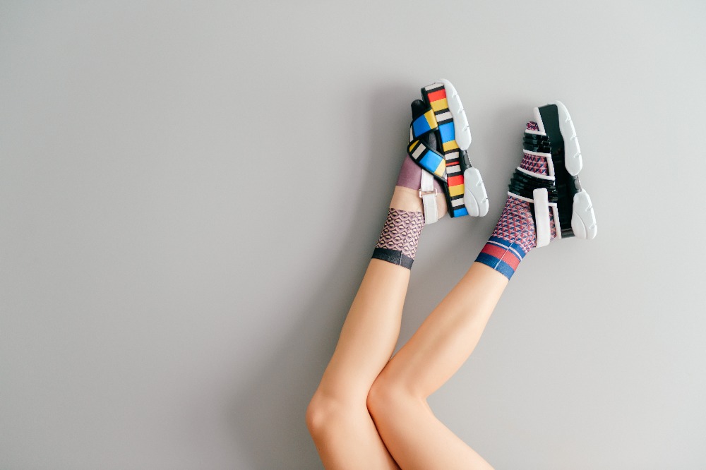 Tanie sandały damskie w stylu sportowym to połączenie modnego wyglądu z maksymalną wygodą