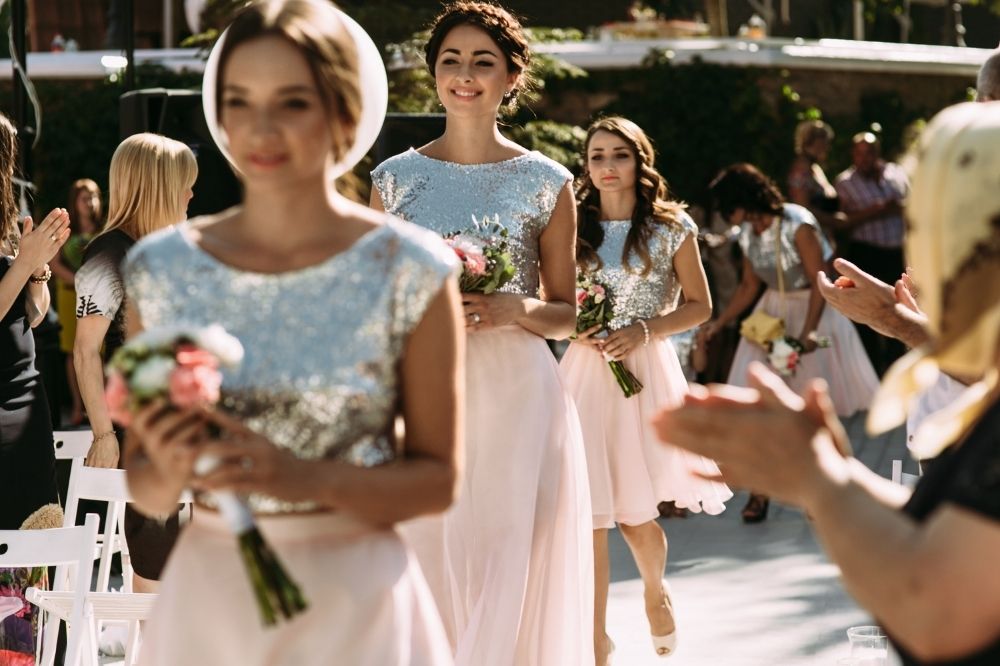 Jak się ubrać na wesele? Poznaj zasady dress code'u