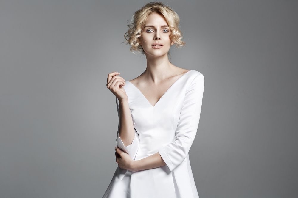 biała sukienka na obronę