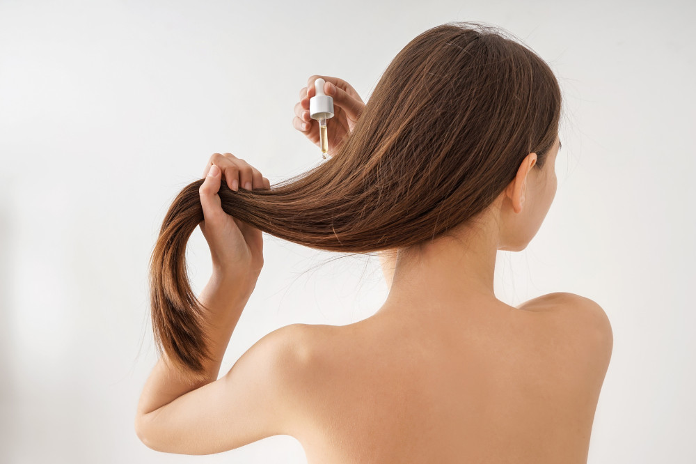 Równowaga PEH to podstawa pielęgnacji włosów zimą.
