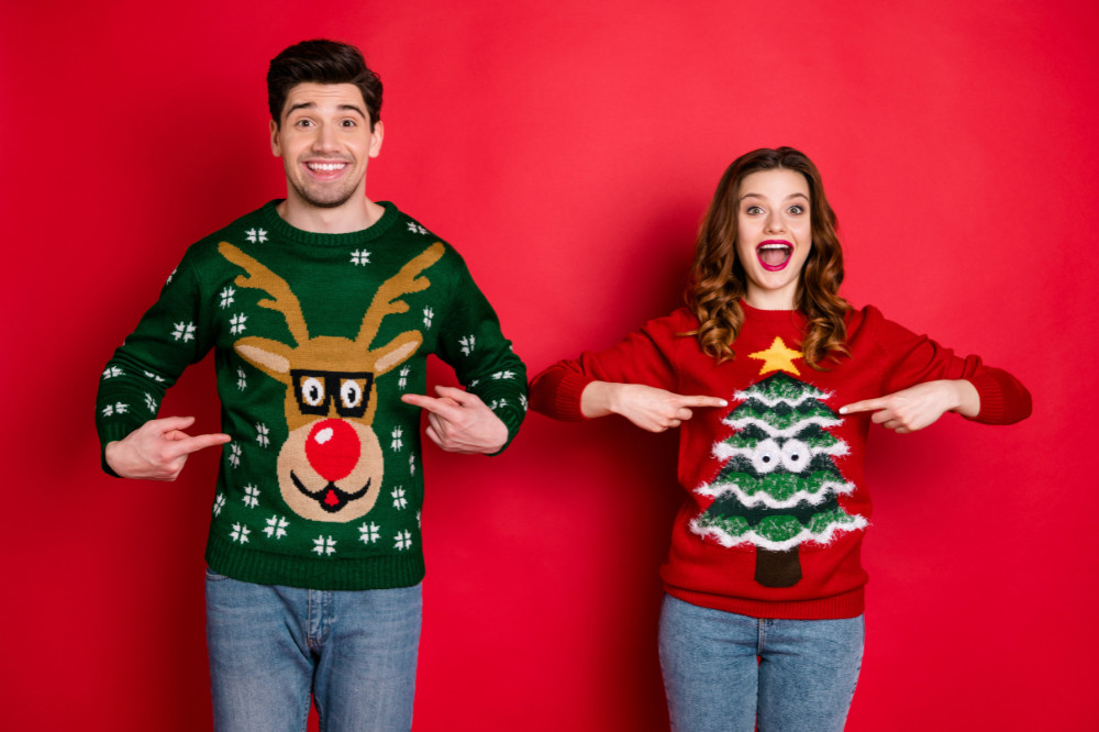 Sweterek świąteczny dla par to świetny wybór na każdą imprezę.