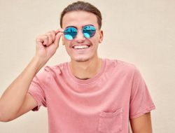 Modne okulary przeciwsłoneczne męskie na lato 2023 to idealne dopełnienie każdej stylizacji