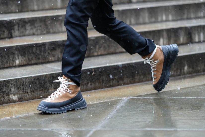 Najmodniejsze buty męskie na zimę 2023. Te modele zdominowały sezonowe trendy