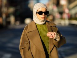 Modne płaszcze damskie na zimę 2023 zagwarantują ci stylowy wygląd w największe mrozy