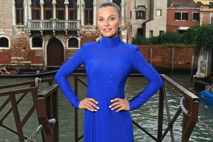 Lewandowska lansuje się na fashion weeku w króciutkim topie. Fani: „Brzuch marzenie”